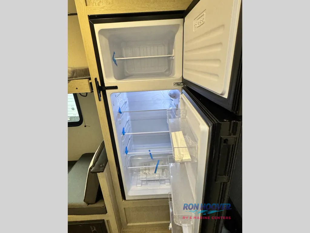 2026 Shasta Compact 17LB, Photos photo 13