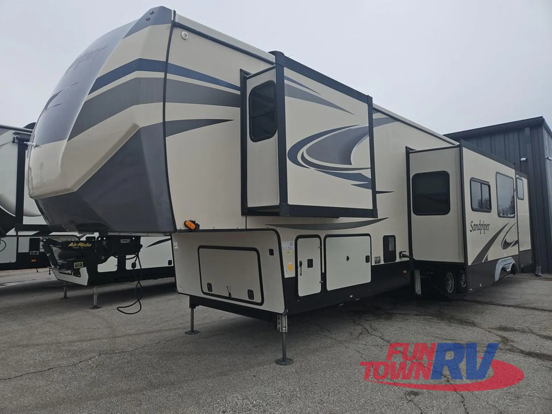 2021 Forest River Sandpiper 383RBLOK - Photo 4