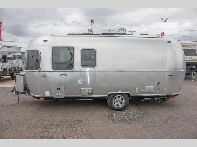 2025 Airstream Bambi 22FB - Photo 3