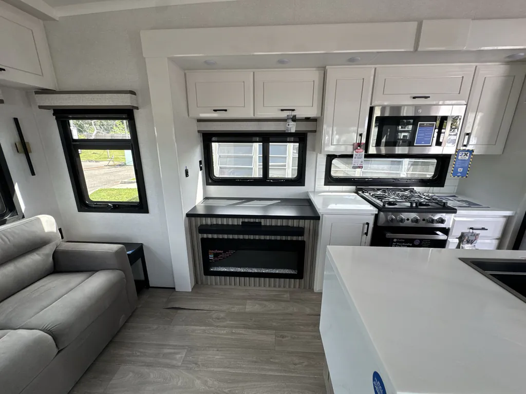 2027 Jayco Pinnacle 36FBTS, Photos photo 9