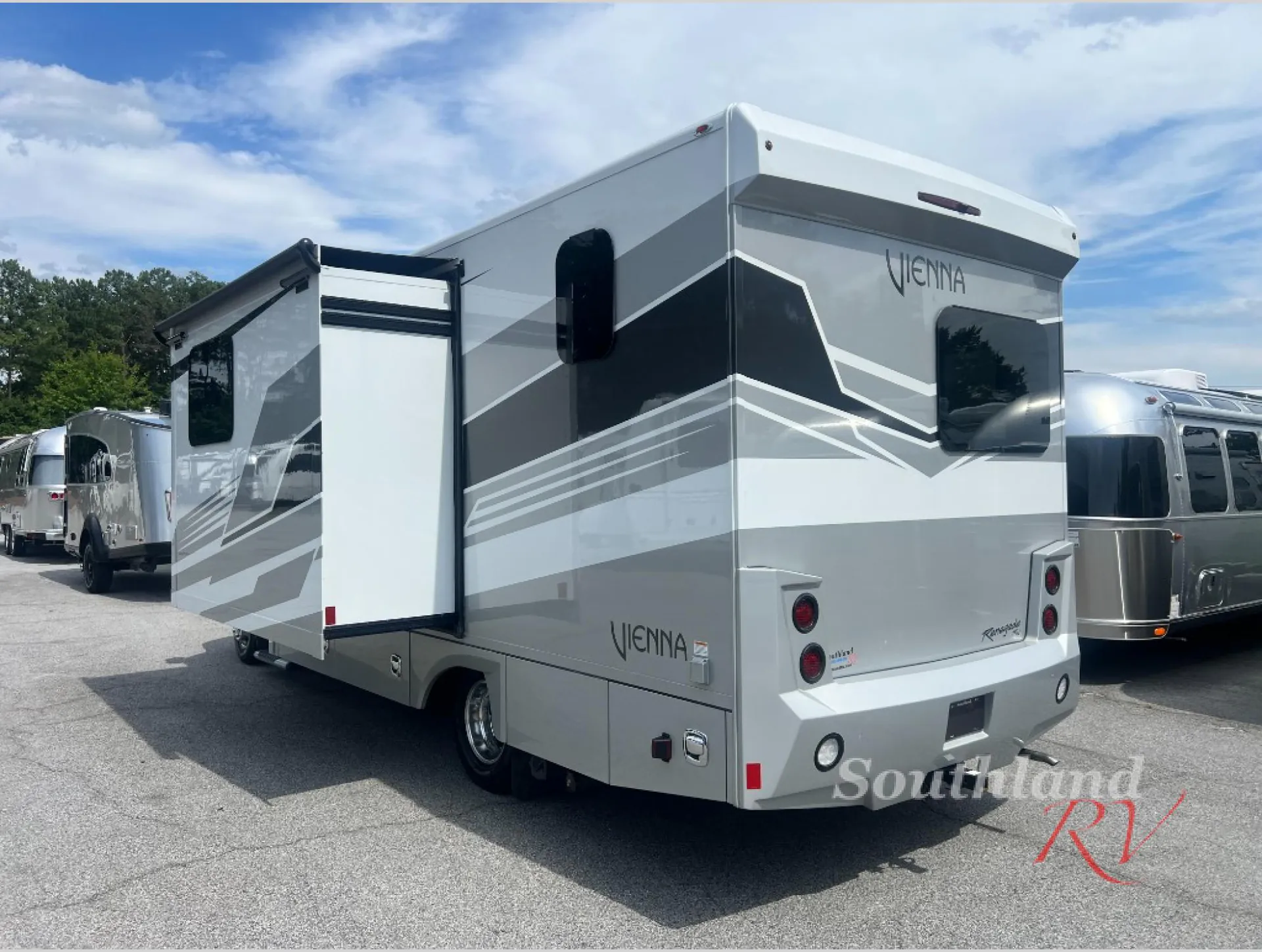 2025 Renegade RV Vienna 25DLN - Photo 3