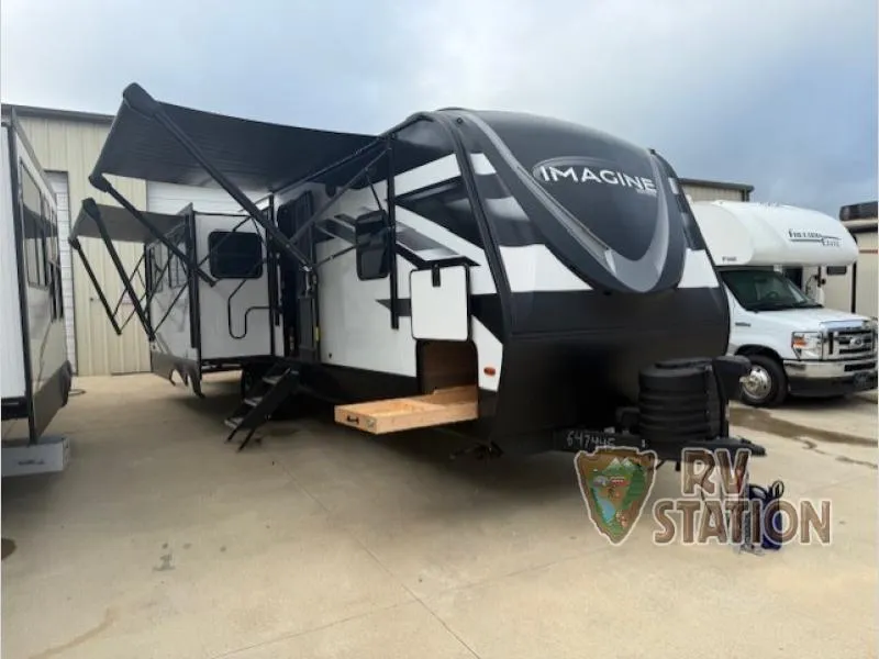 2024 Grand Design Imagine 2970RL - Photo 2