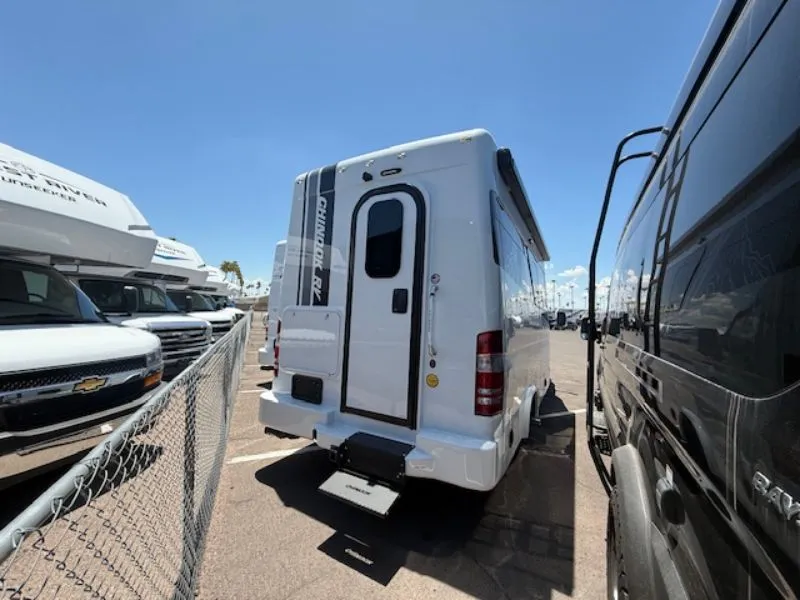 2025 Chinook RV Summit DS - Photo 4