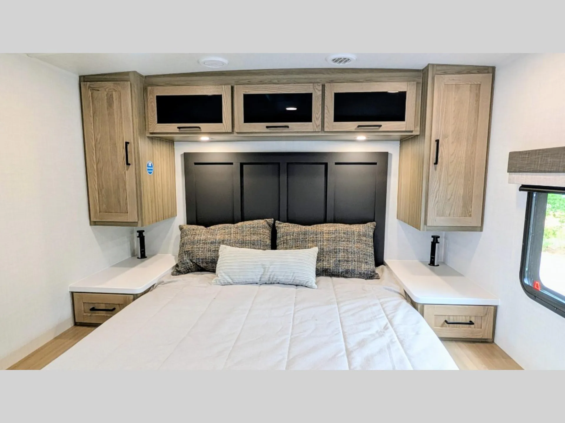 2027 Forest River Rockwood Mini Lite 2506FK - Photo 4