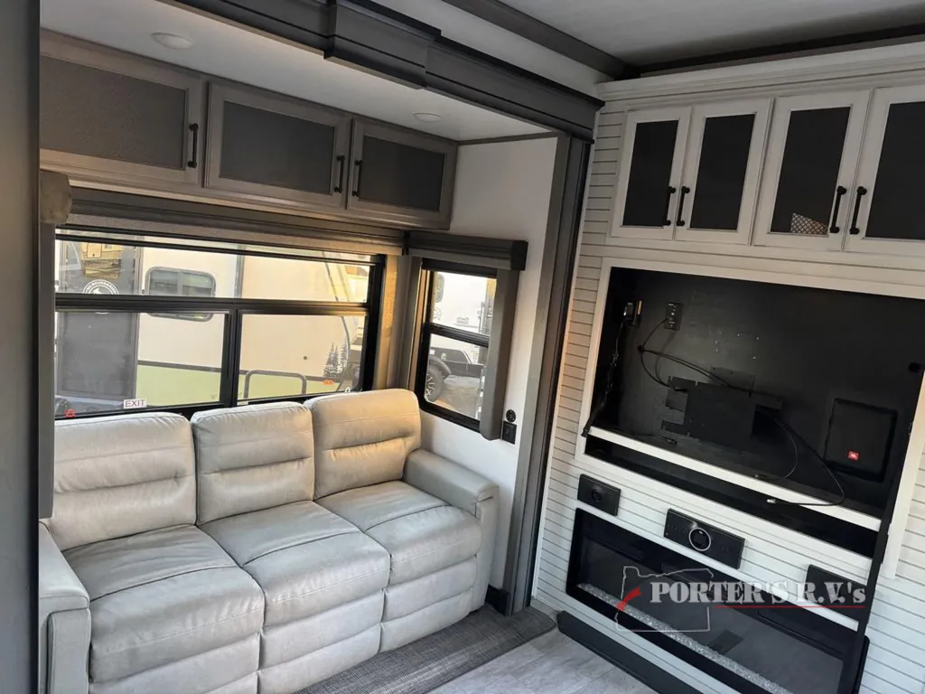 2023 Keystone Montana 3901RK, Photos photo 23