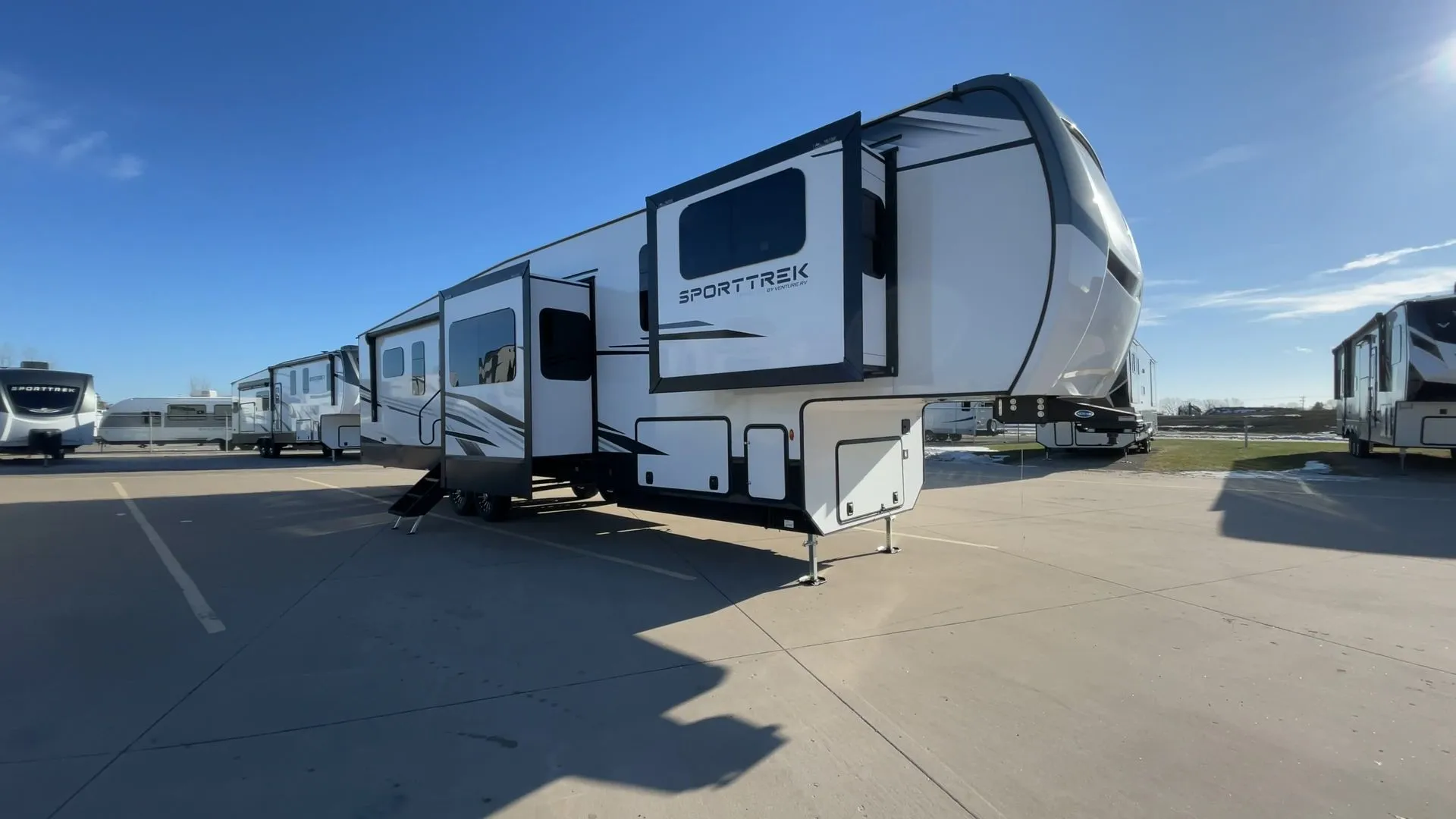 2026 Venture RV SPORTTREK TOURING EDITION FW 365VFL - Photo 3