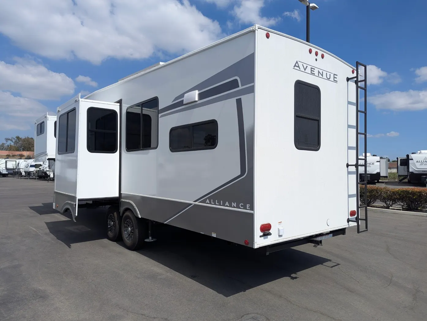 2026 Alliance RV Avenue 35RKS - Photo 4