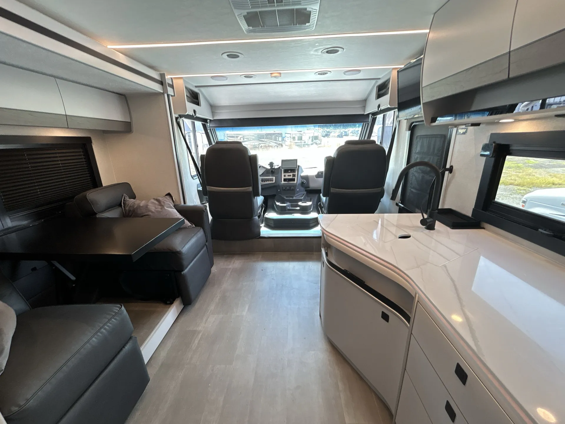 2025 Coachmen Euro 25TB - Photo 4