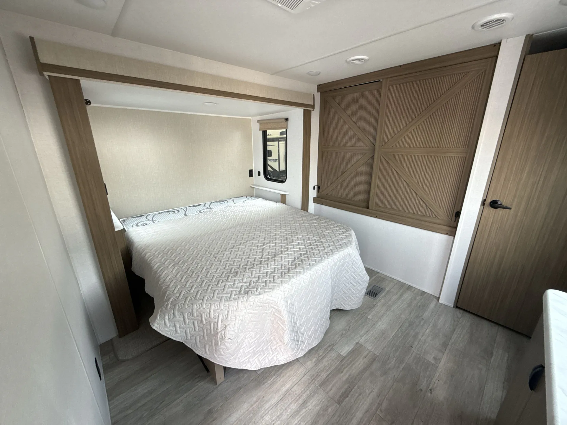 2025 Forest River Wildwood 33TS — living area main
