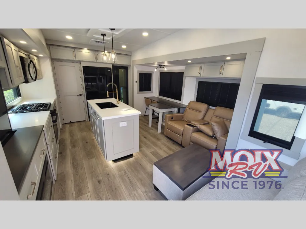 2025 Brinkley Model Z 3400, Photos photo 8