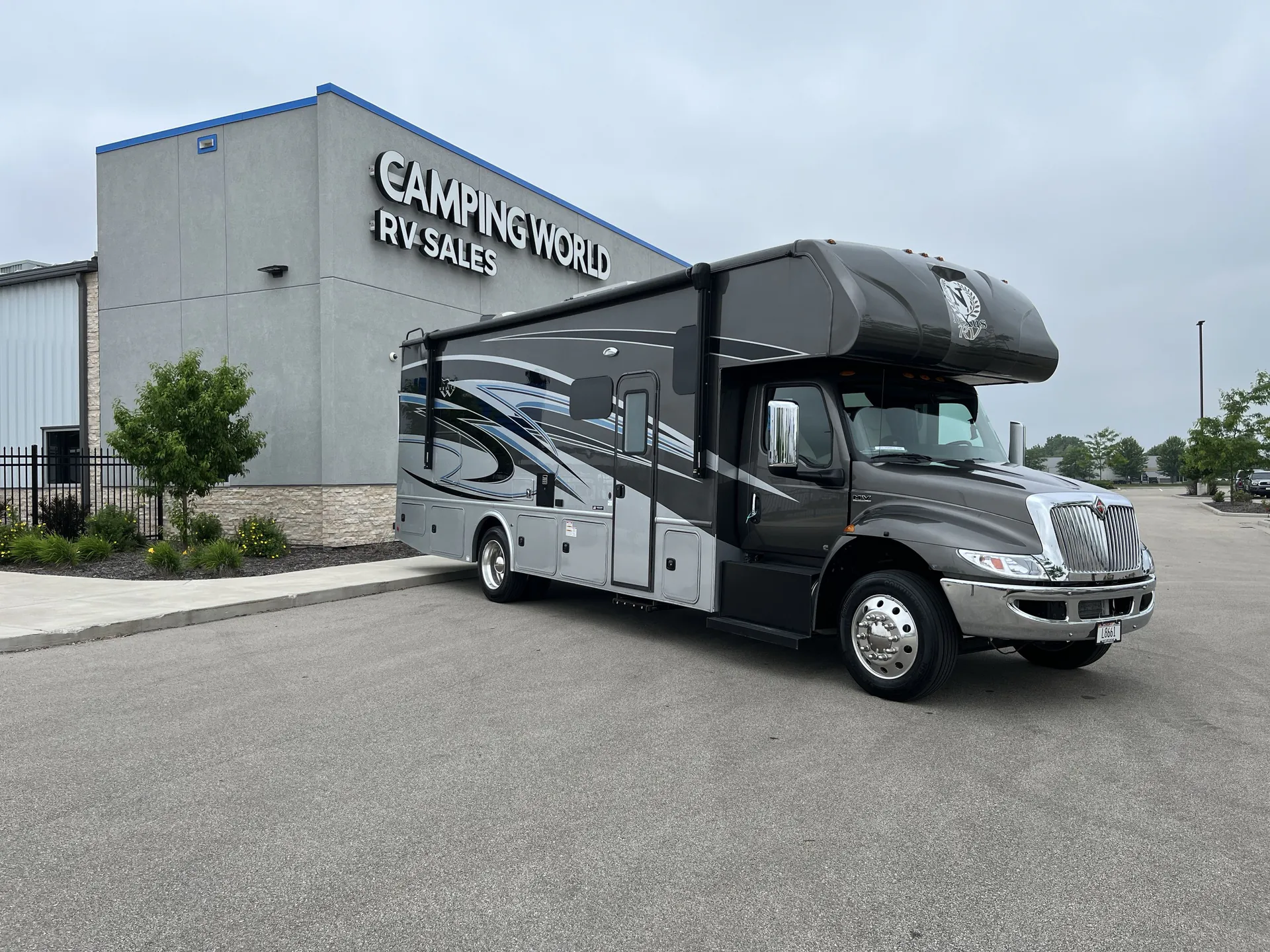 2024 nexus rv Wraith 32W - Photo 2