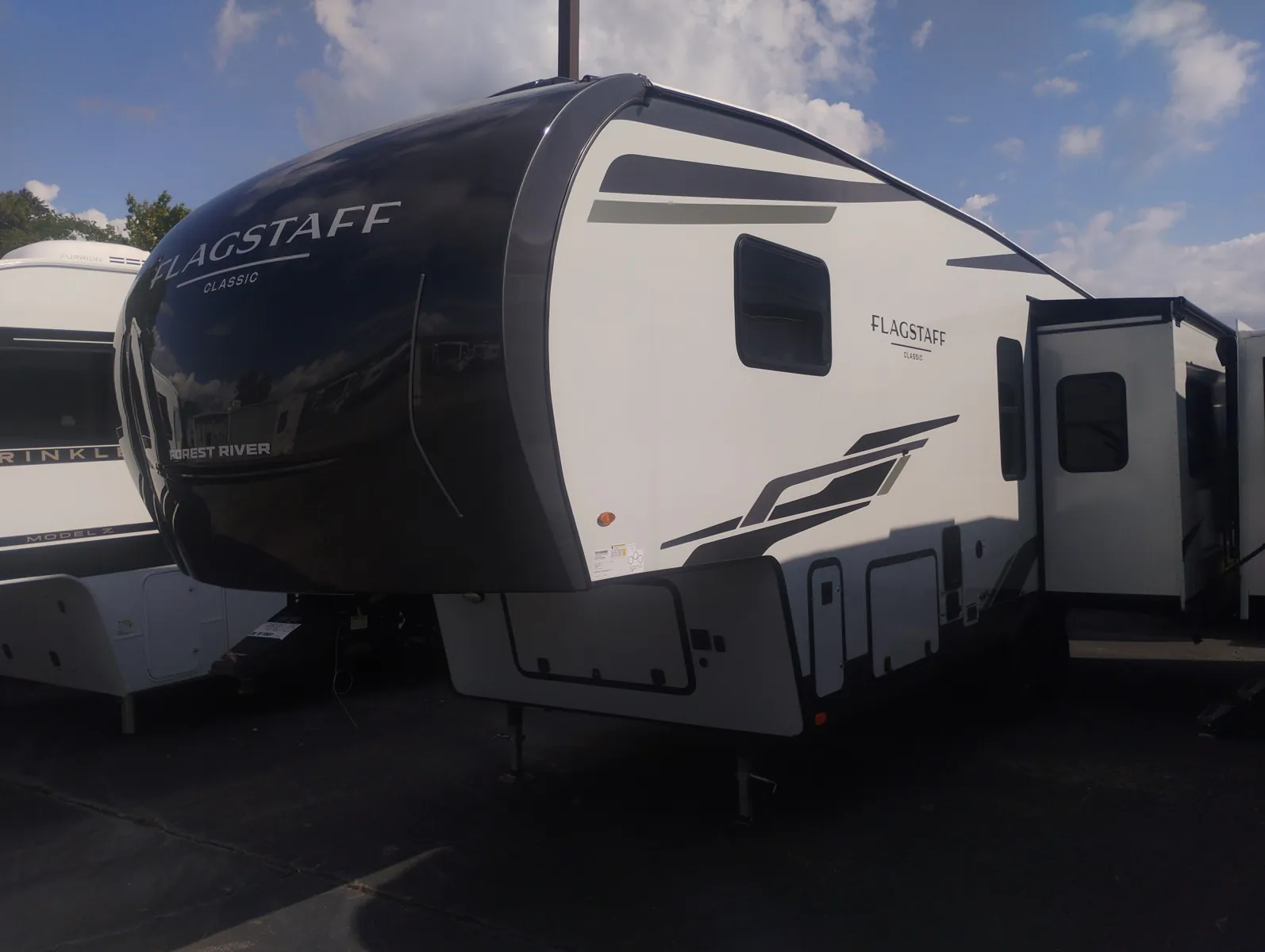 2027 Forest River Flagstaff Classic Traveler 301CRK - Photo 3