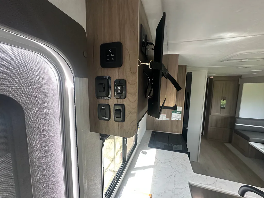2026 Coachmen Freedom Express Select 30SE, Photos photo 18