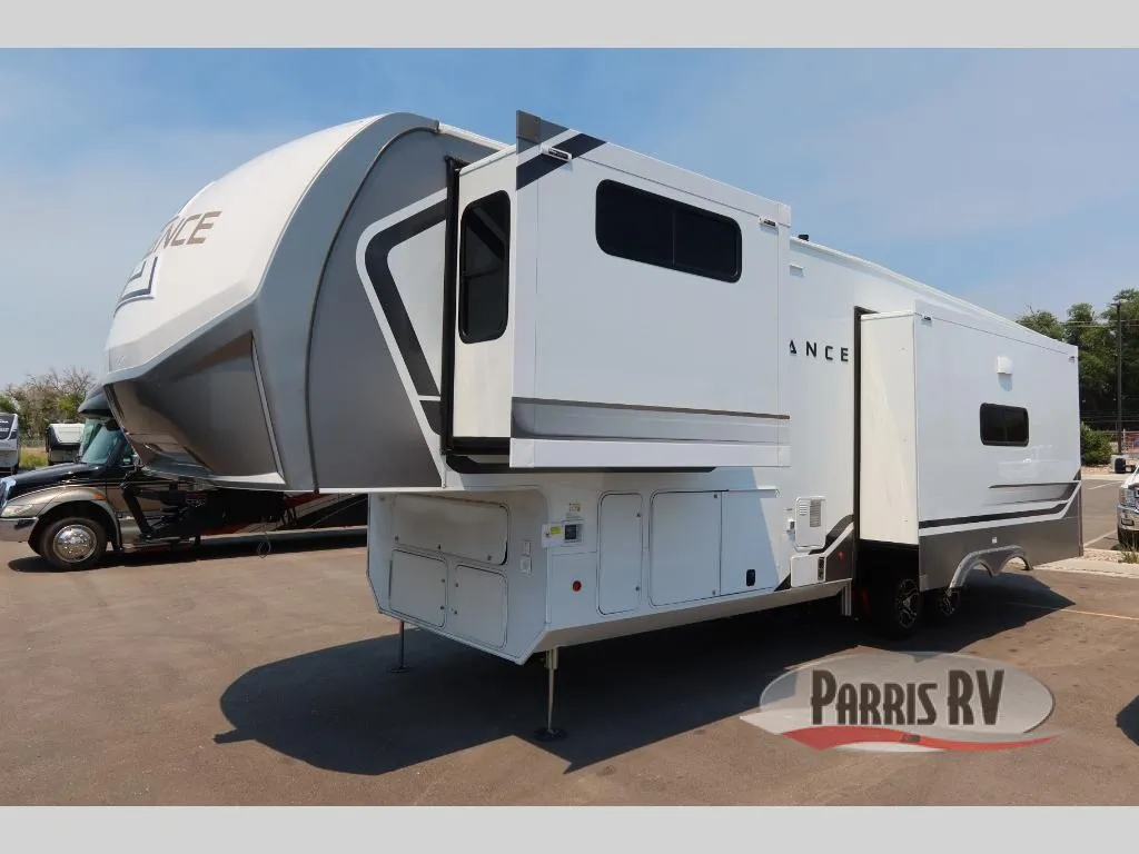 2027 Alliance RV Paradigm 310RL - Photo 4