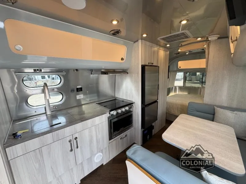 2025 Airstream International 23FB - Photo 4