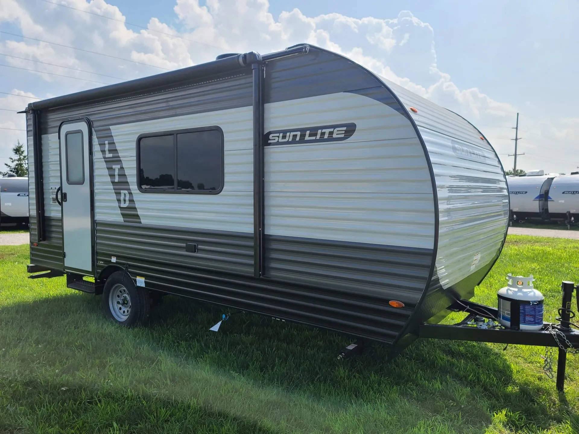 Sun Lite LTD 19RK exterior