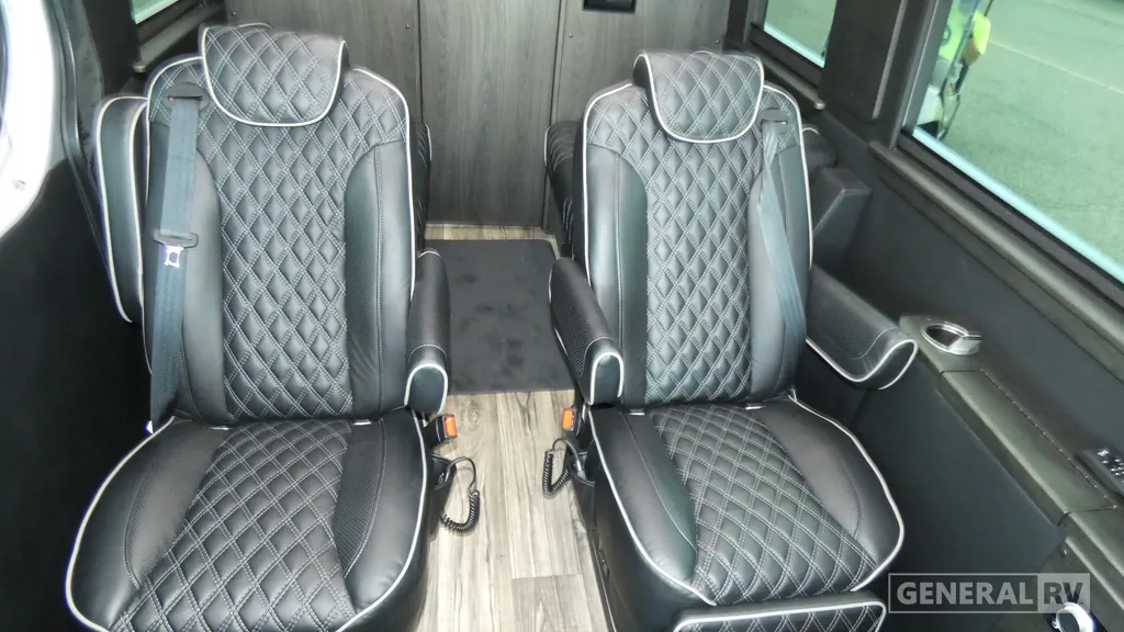 2024 Midwest Automotive Designs Luxe Cruiser D4, Photos photo 15