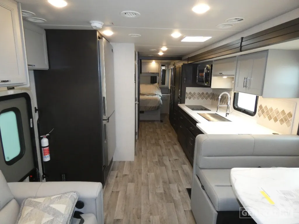 2026 Thor Motor Coach Palazzo GT 33.6 - Photo 4