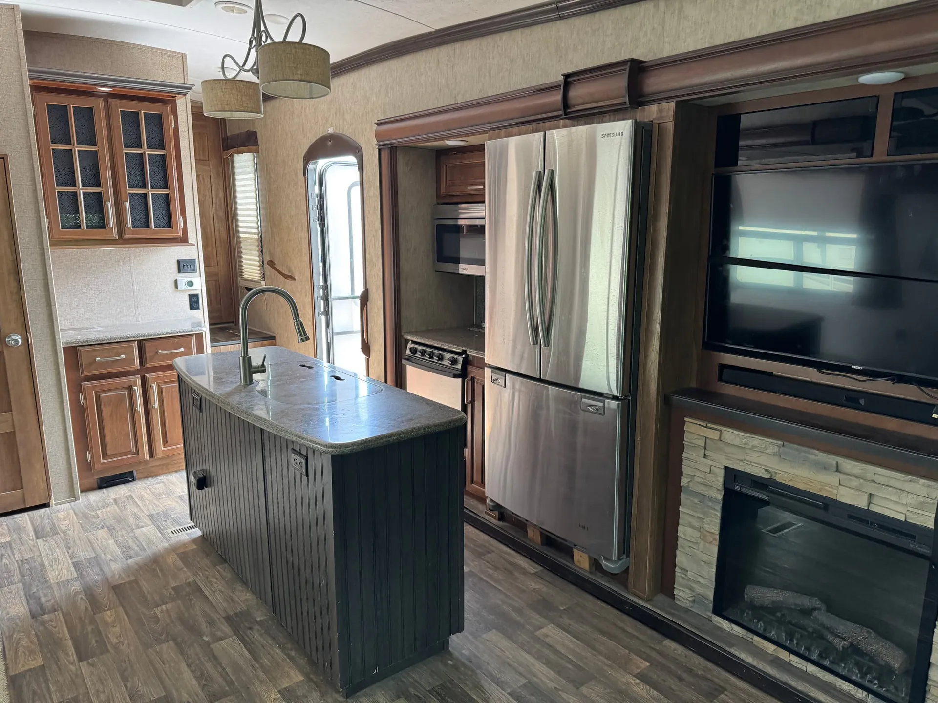2016 Keystone Montana 3160RL - Photo 3
