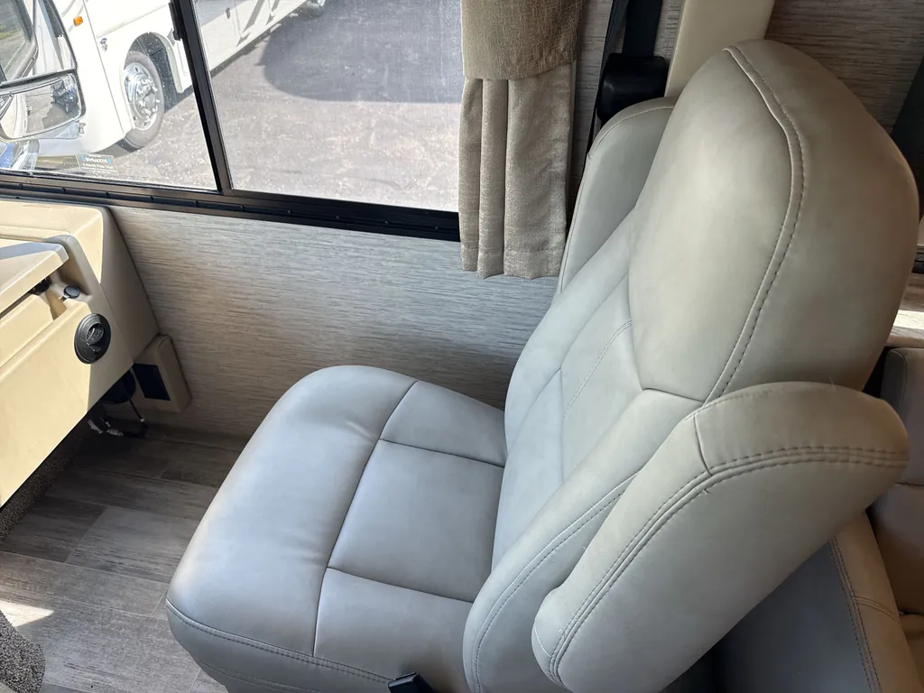 2021 Thor Motor Coach Freedom Traveler A32, Photos photo 30