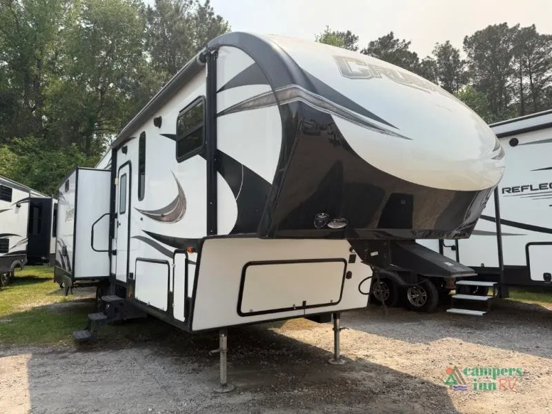 2019 Prime Time Crusader 29RS - Photo 2