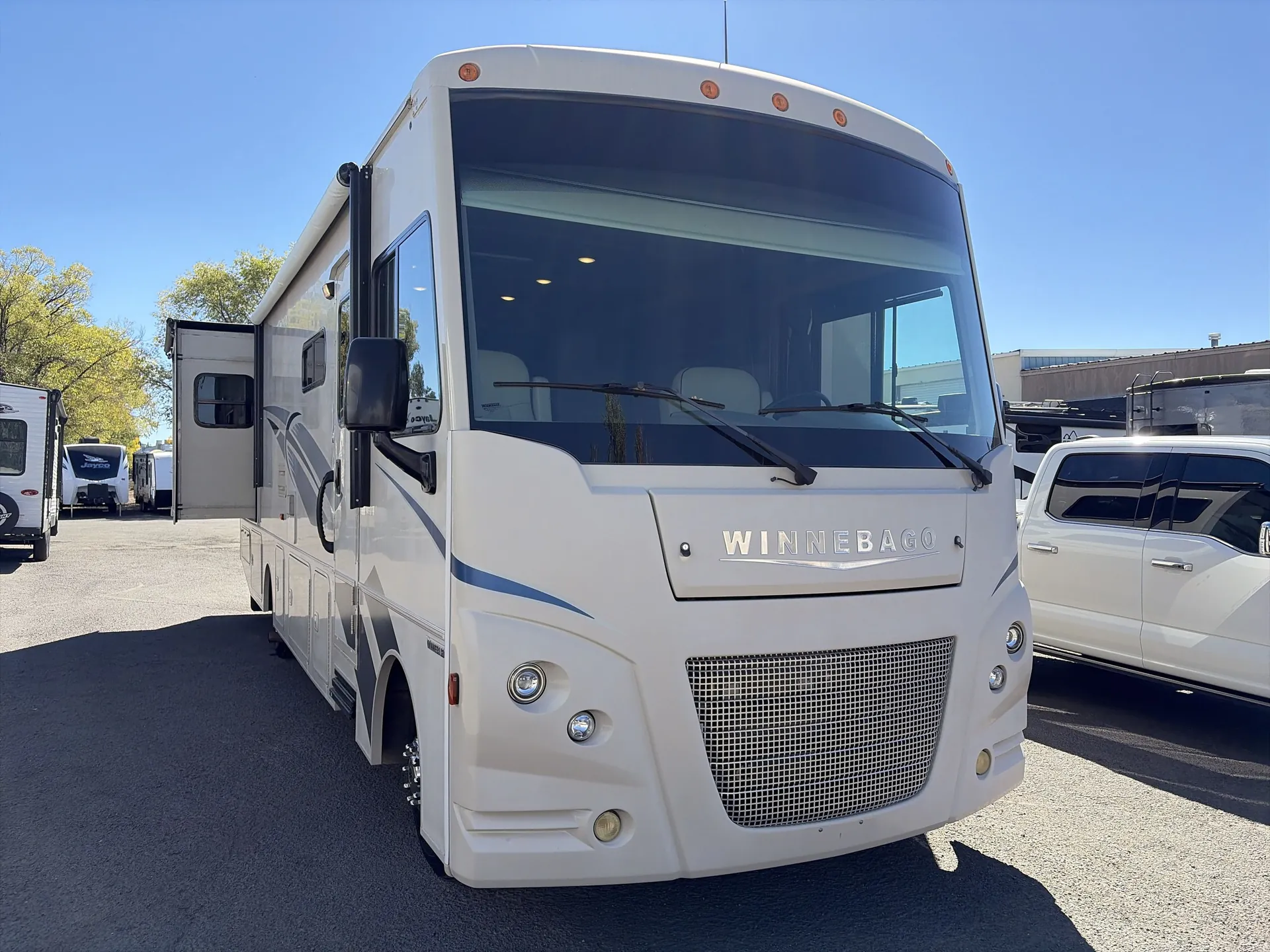 2018 Winnebago Vista 32YE - Photo 2