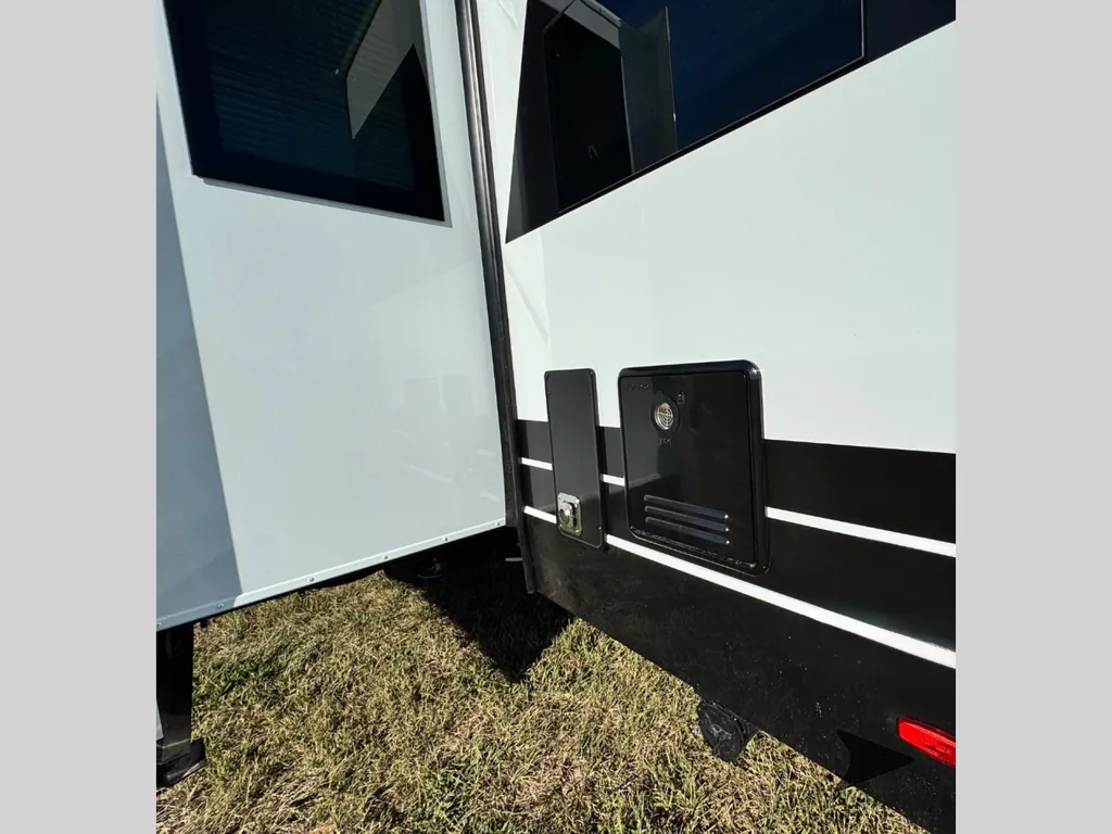 2027 Brinkley Model I 290, Photos photo 6