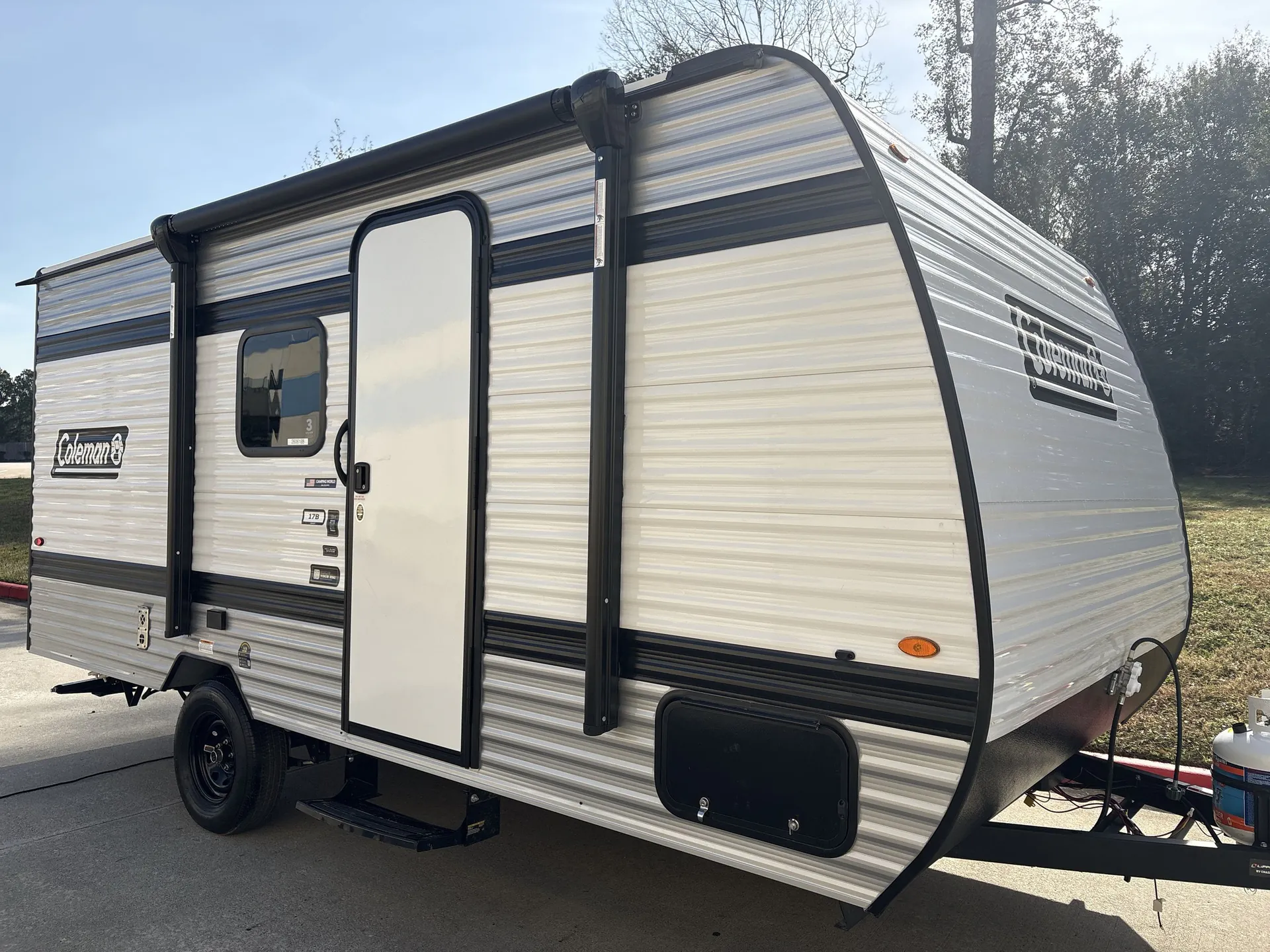 2027 Keystone Avalanche 390DS - Photo 2