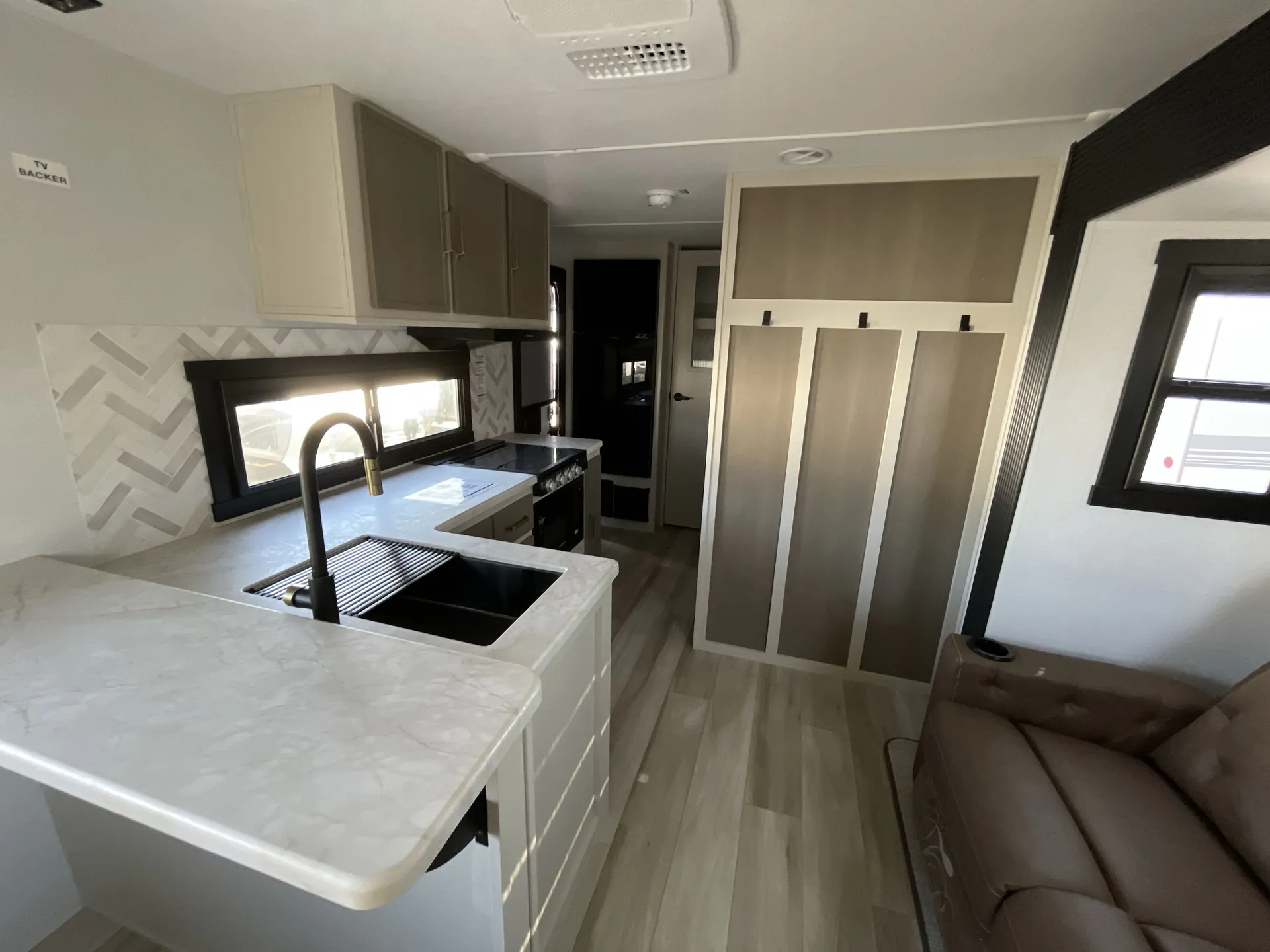 2027 Forest River Wildwood Heritage Glen Hyper-Lyte 21RBHL — living area main