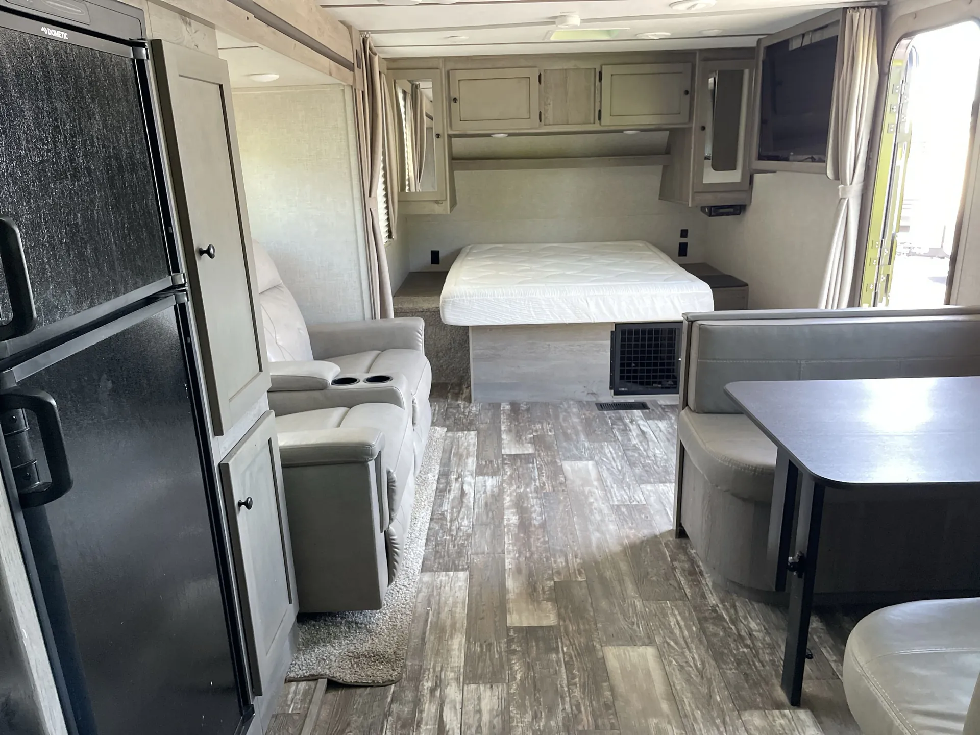 2019 Keystone Outback Ultra-Lite 221UMD — living area main