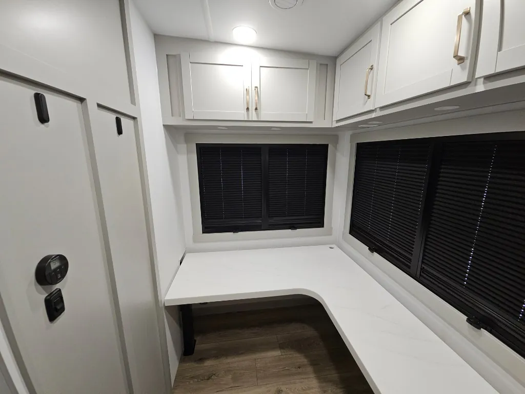 2026 Brinkley Model Z 3515, Dining area photo 3