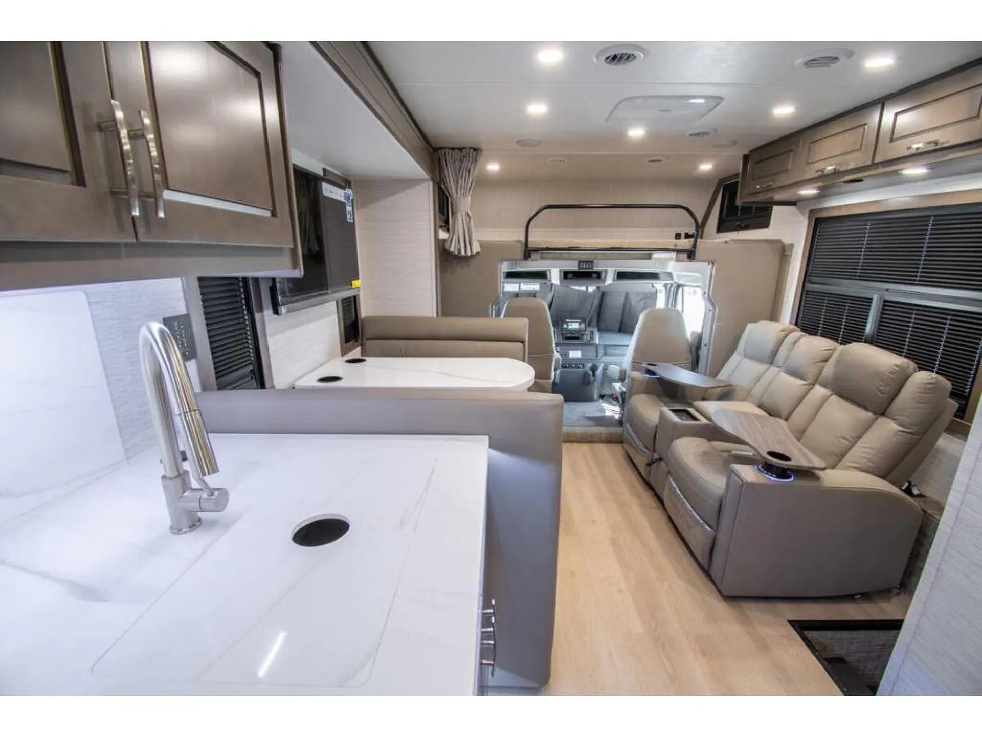 2027 Dynamax DynaQuest XL 3200KD - Photo 3