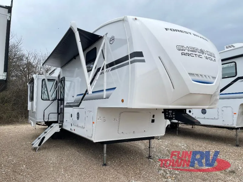 2026 Forest River Cherokee Arctic Wolf 38DST - Photo 2