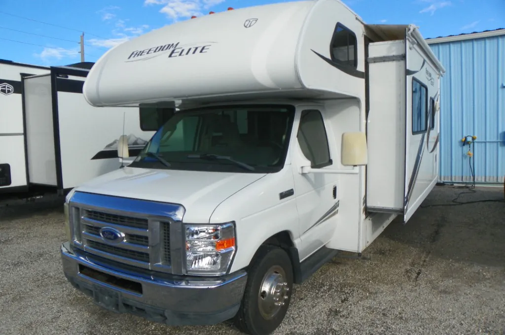 2014 Thor Motor Coach Four Winds 28Z - Photo 3