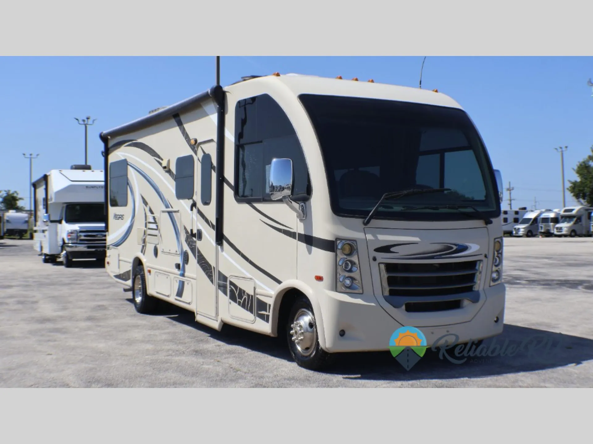 2016 Thor Motor Coach Vegas 252 - Photo 2