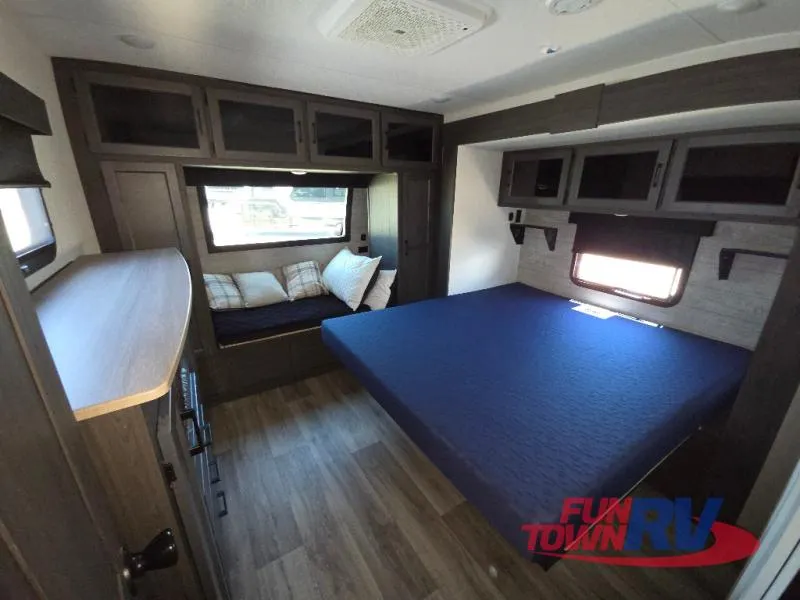 2025 Venture RV SportTrek Touring Edition 292VRB - Photo 4