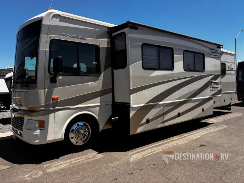 2009 Fleetwood RV Bounder 35H - Photo 3