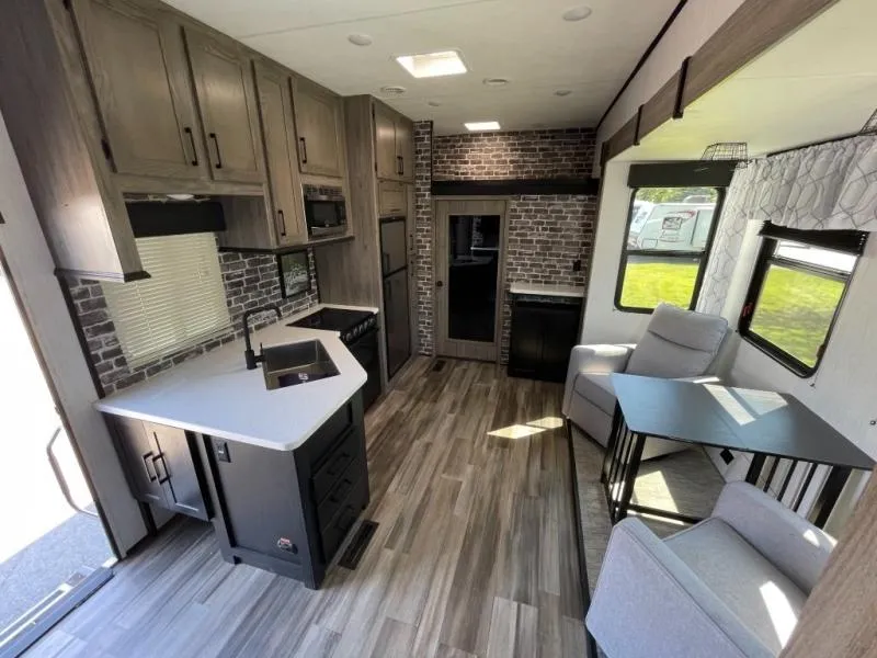 2021 Heartland Gravity Used    3340 - Photo 4