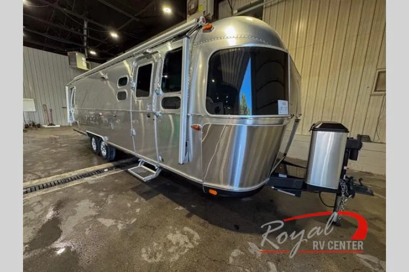 2023 Airstream Classic 30RB - Photo 2
