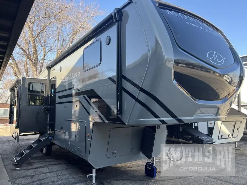 2025 Keystone Montana 295RL - Photo 2