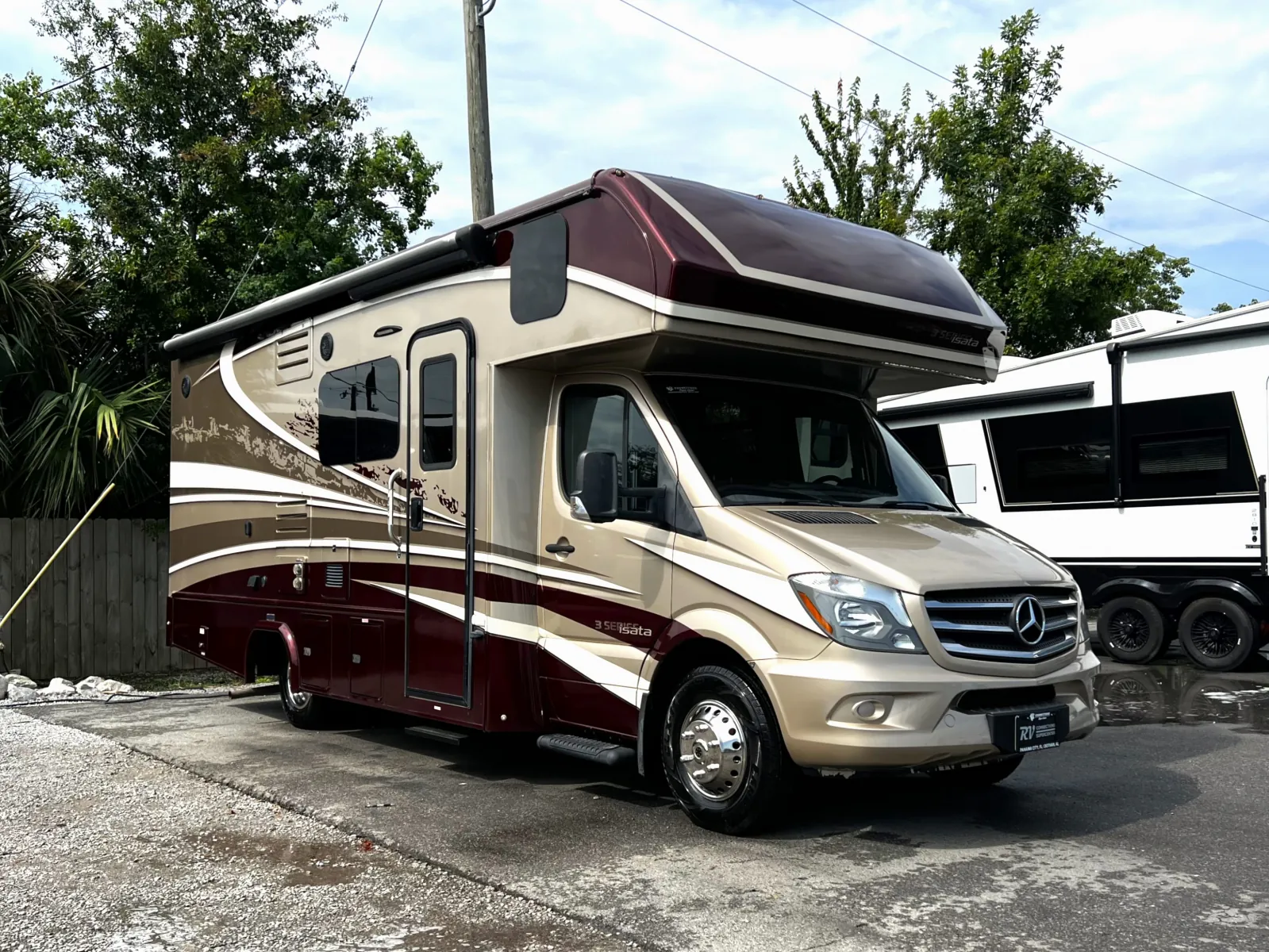 2019 Dynamax Corp Isata 3 Series 3 SERIES 24FW - Photo 2