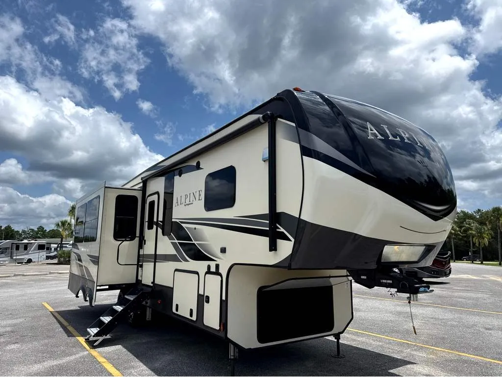 2020 Keystone Alpine 3021RE - Photo 2