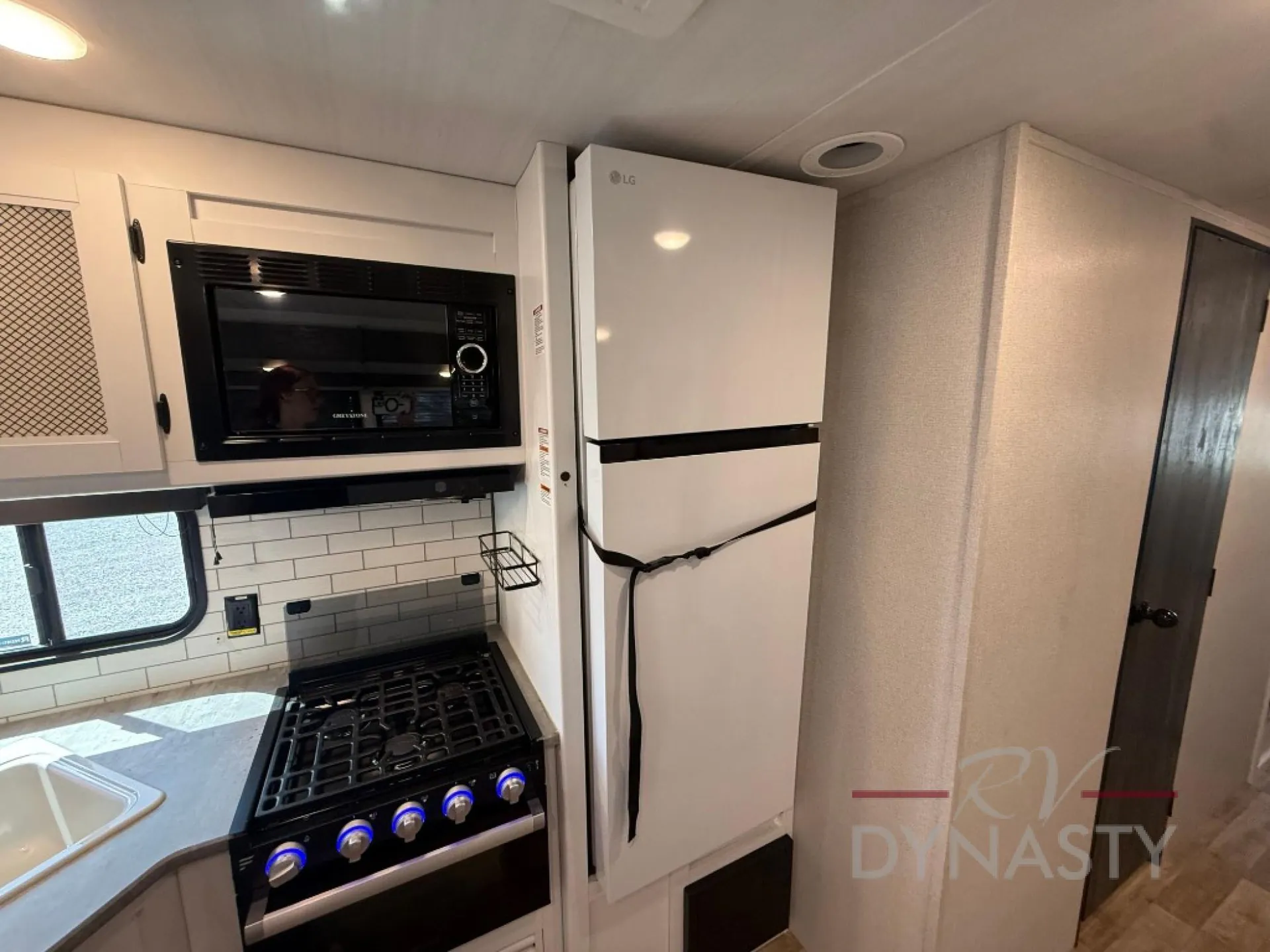 2022 Keystone Hideout 318BR - Photo 3