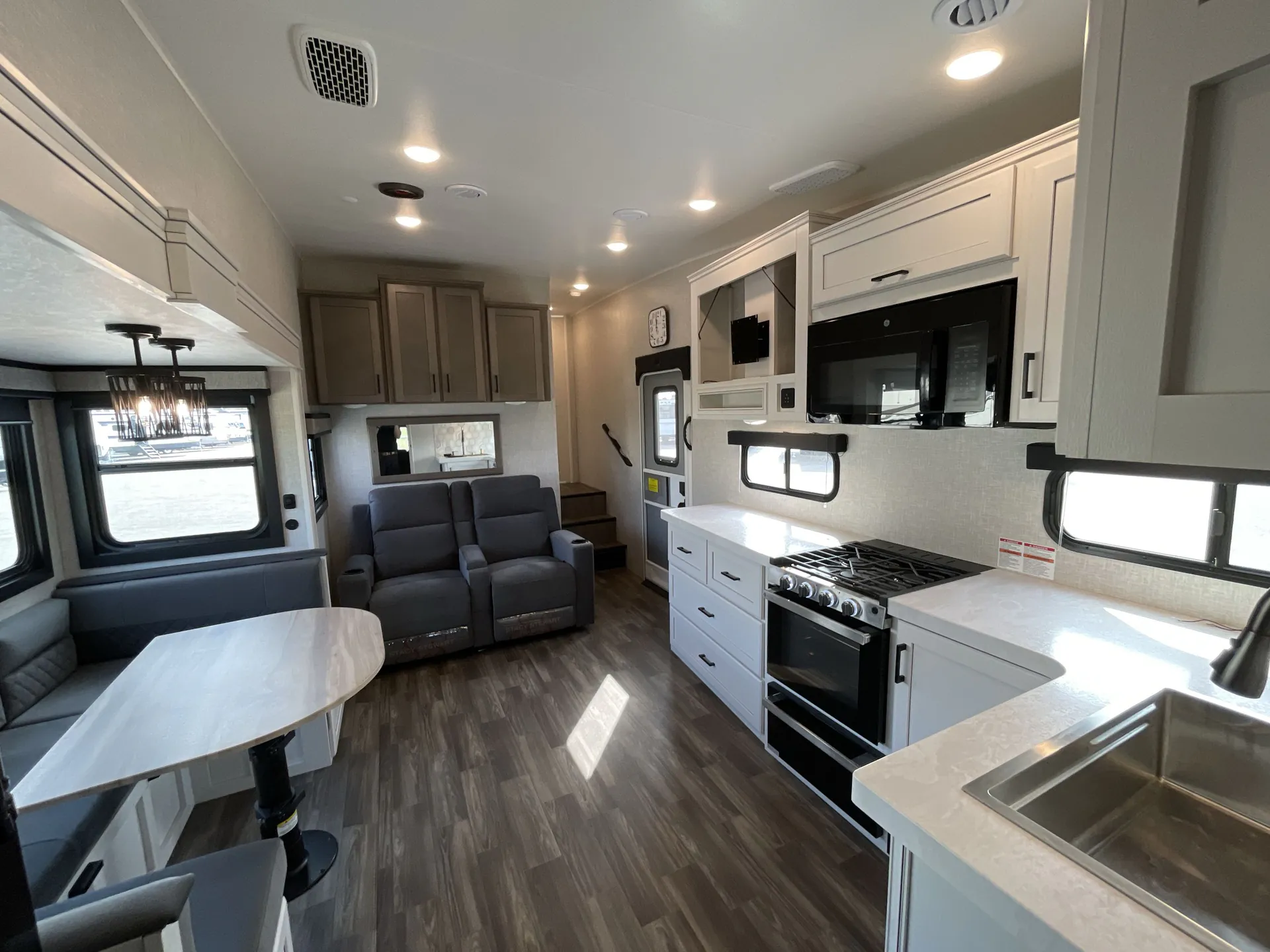 2025 Jayco Eagle HT 31QCD — living area main