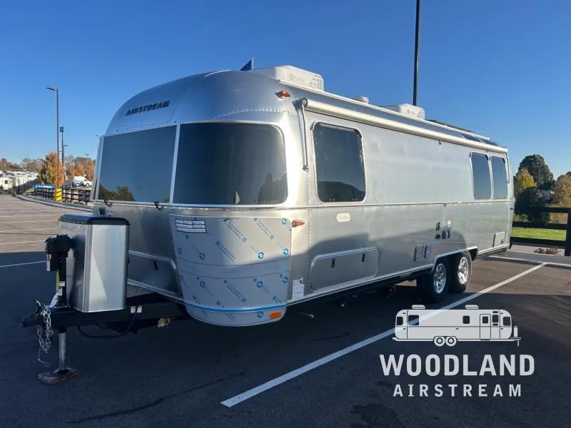 2026 Airstream Flying Cloud 27FB - Photo 3