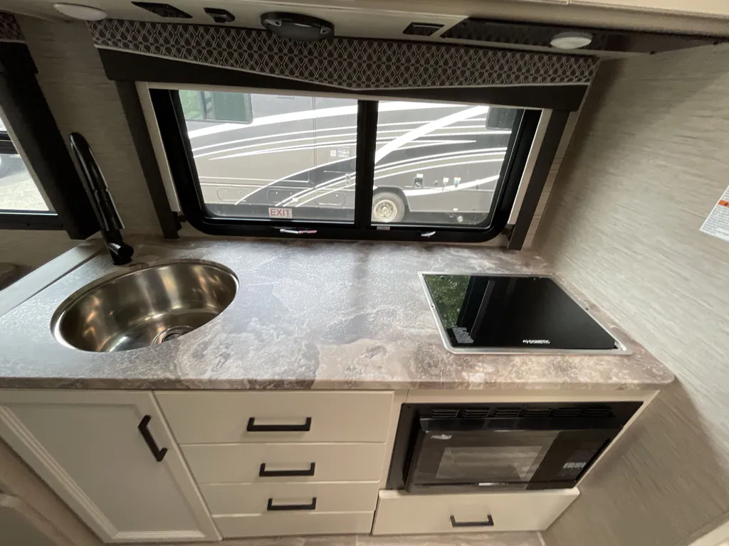 2022 Thor Motor Coach Axis 24.3, Photos photo 7