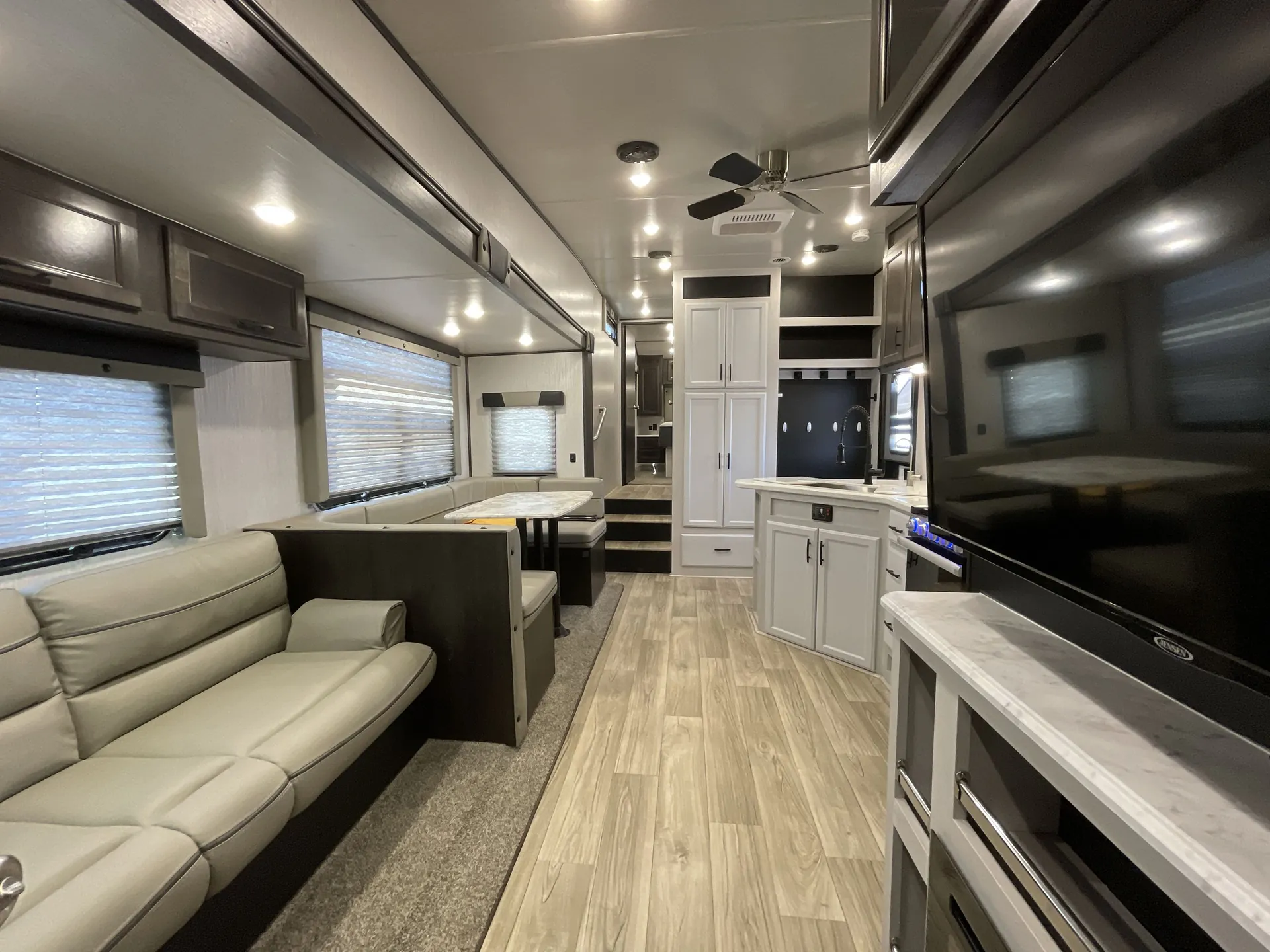 2023 Genesis Supreme Surfside 295BHS - Photo 4