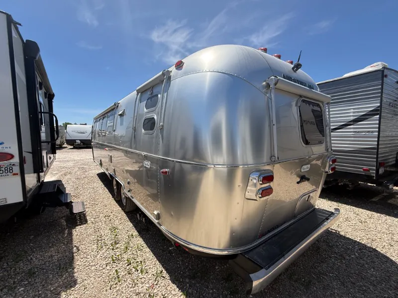 2022 Airstream Flying Cloud 30FB Bunk - Photo 4