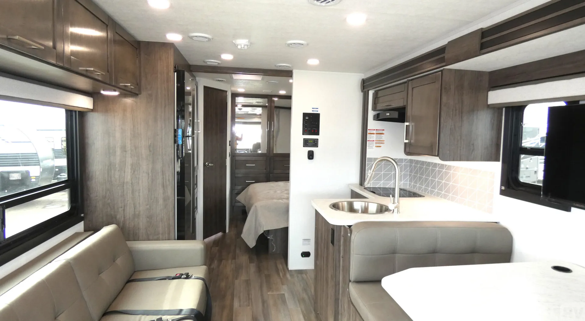 2026 Entegra Coach Vision SE 27A - Photo 3