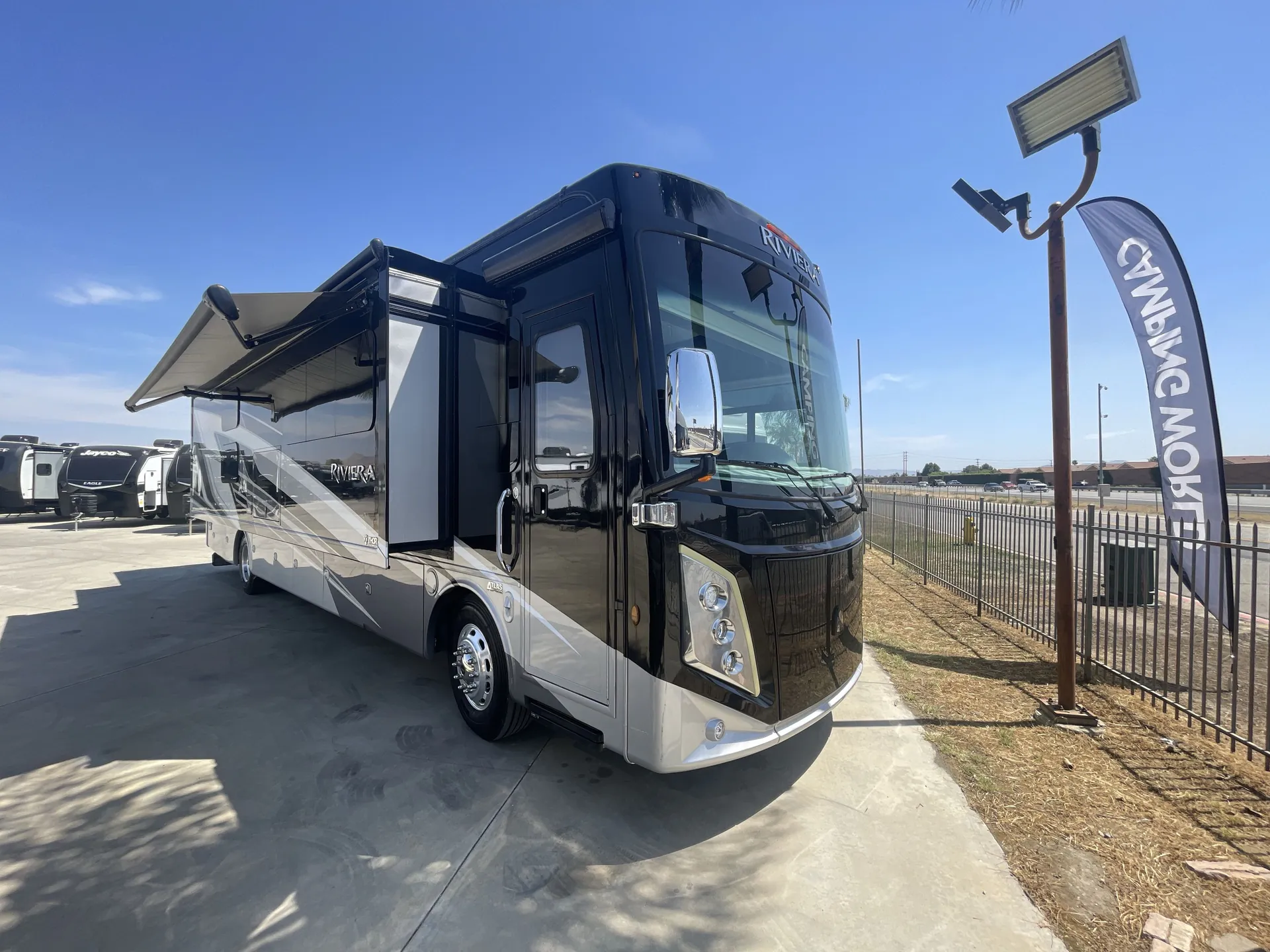 2024 Thor Motor Coach Riviera 39BH - Photo 2
